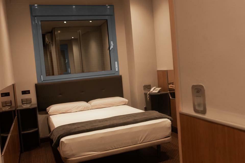 Hotel Fabrik 乌马内斯-德马德里 外观 照片