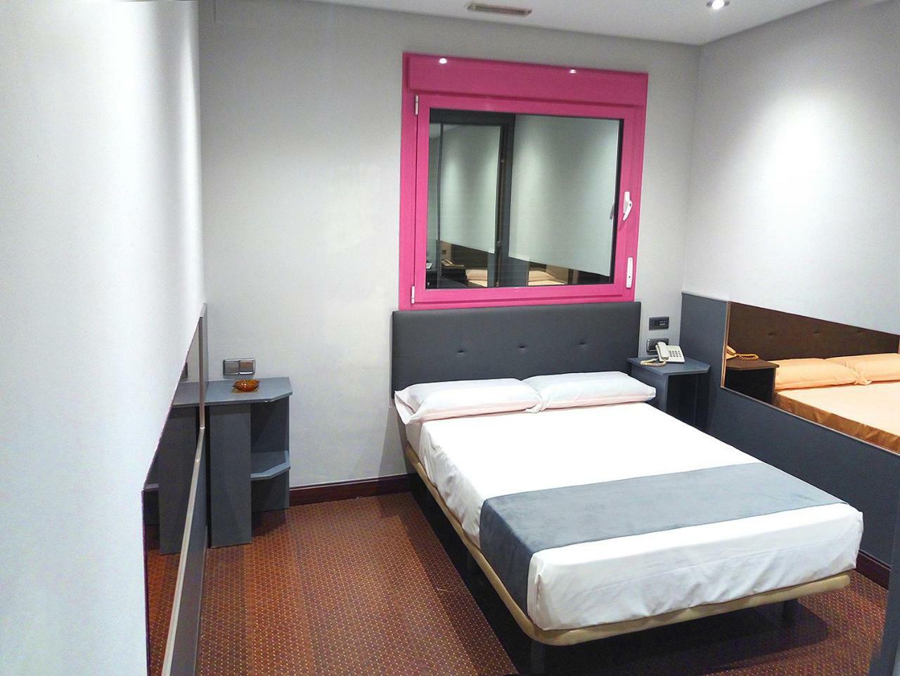 Hotel Fabrik 乌马内斯-德马德里 外观 照片